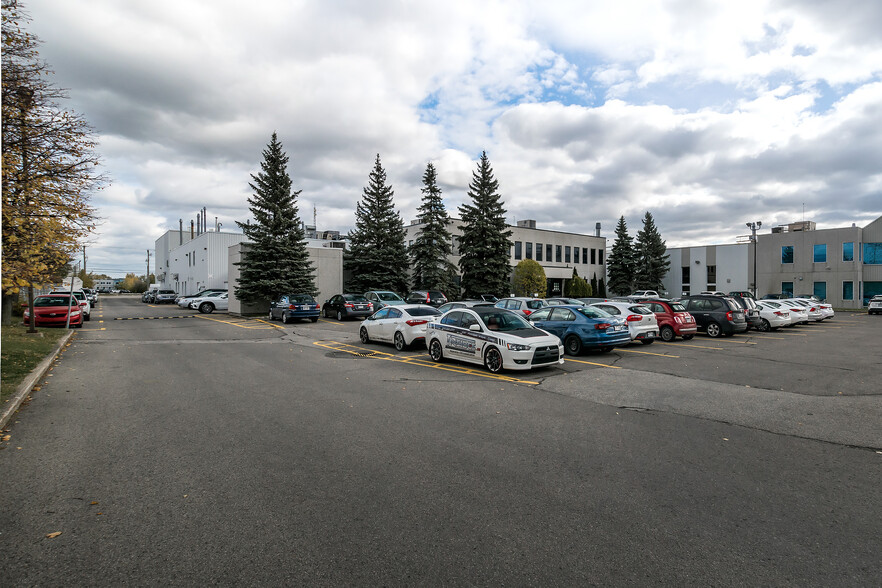 3885 Boul Industriel, Laval, QC for lease - Building Photo - Image 3 of 15