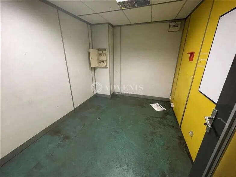 Flex in Artigues-près-Bordeaux for lease - Interior Photo - Image 3 of 8