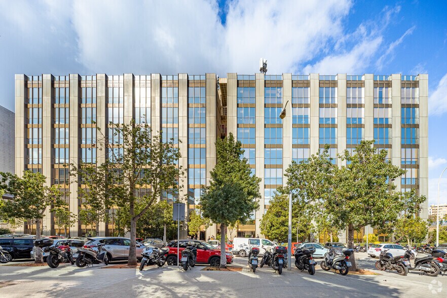 Office in Sant Just Desvern, Barcelona for lease - Building Photo - Image 3 of 5