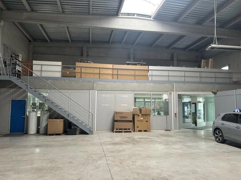 Office in Mons-en-Baroeul for lease - Interior Photo - Image 3 of 3