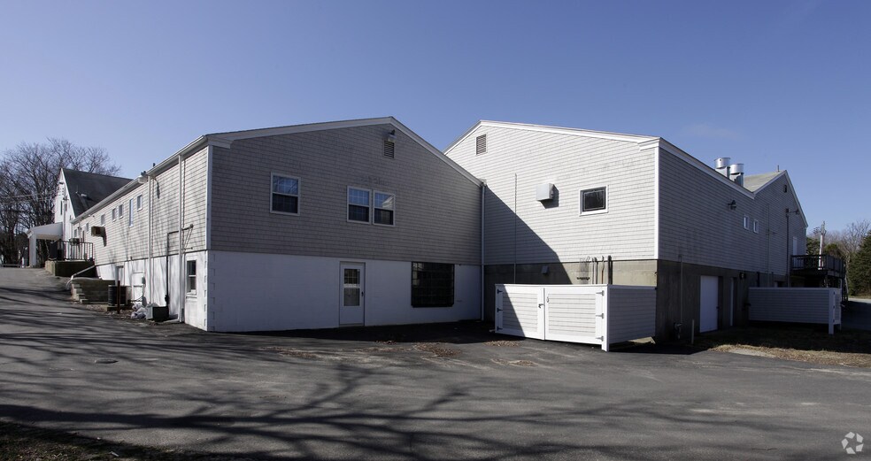 15861600 Rt6a, South Dennis, MA 02660 Players East Dennis Shopping Plaza