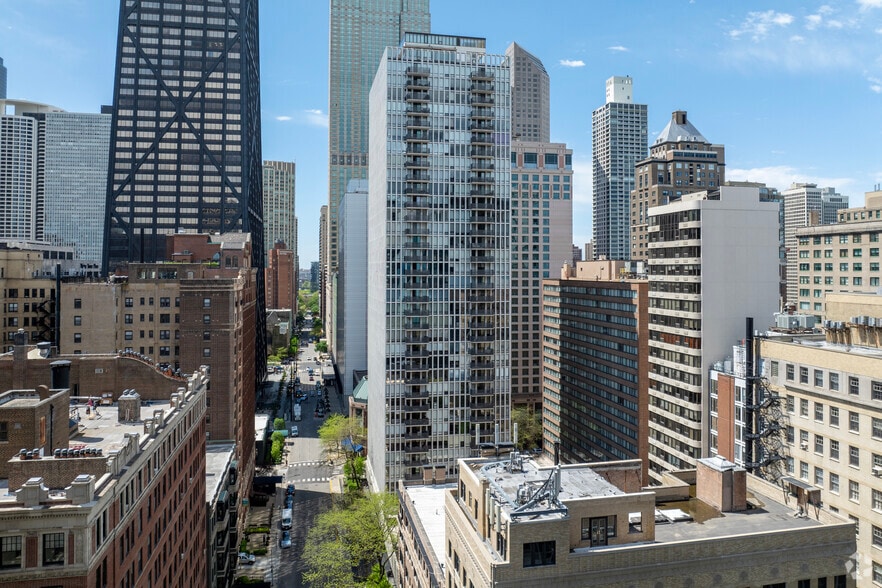 200 E Delaware Pl, Chicago, IL for lease - Building Photo - Image 3 of 6