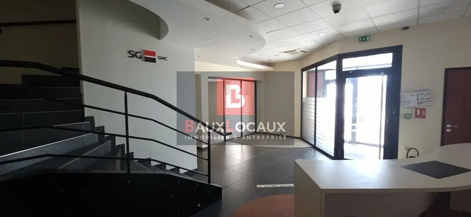 Retail in Carpentras for lease - Lobby - Image 2 of 6