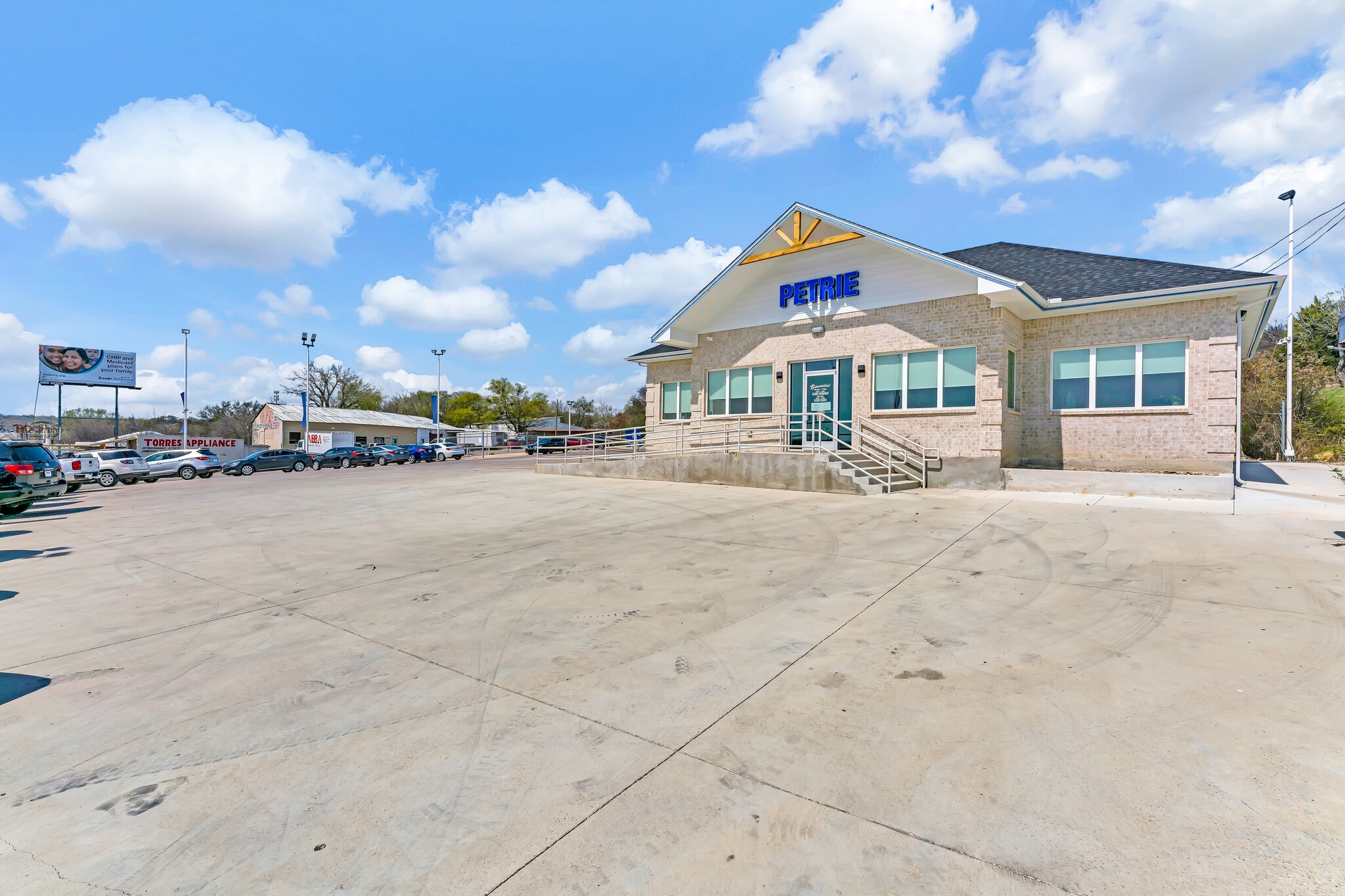 2104 Jacksboro Hwy, Fort Worth, TX for lease Primary Photo- Image 1 of 11