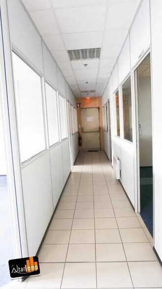 Office in Dreux for lease - Interior Photo - Image 3 of 4