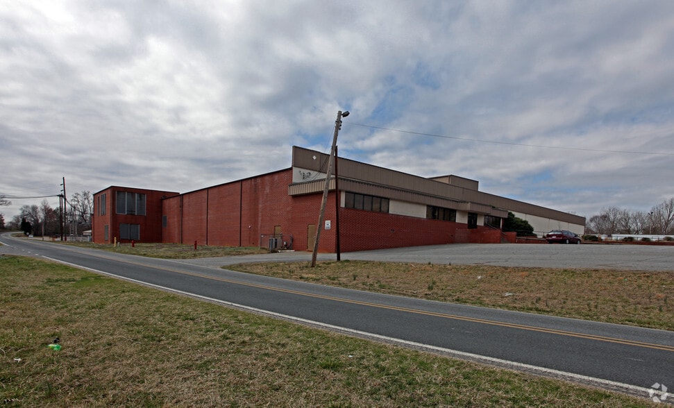 564 S Grove Street Ext, Lincolnton, NC for sale - Building Photo - Image 3 of 9