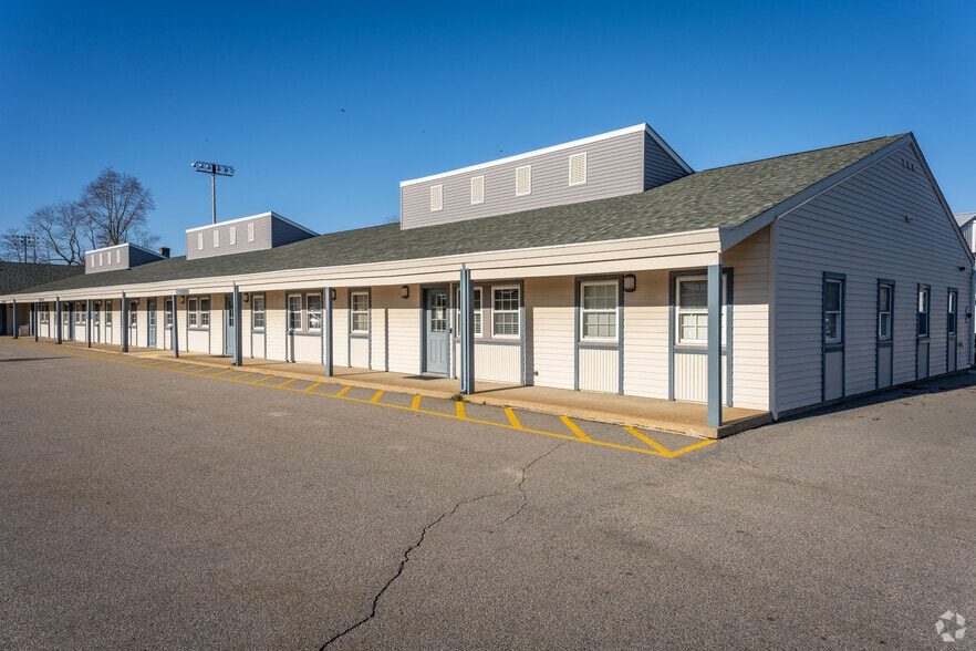 131 Boston Post Rd, East Lyme, CT for lease - Primary Photo - Image 1 of 52