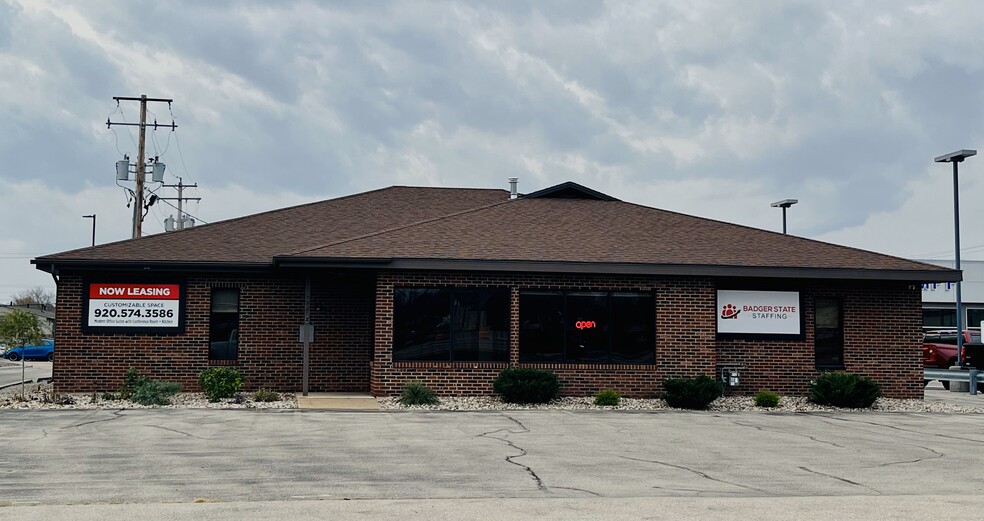 3215 W College Ave, Appleton, WI for lease - Building Photo - Image 1 of 2