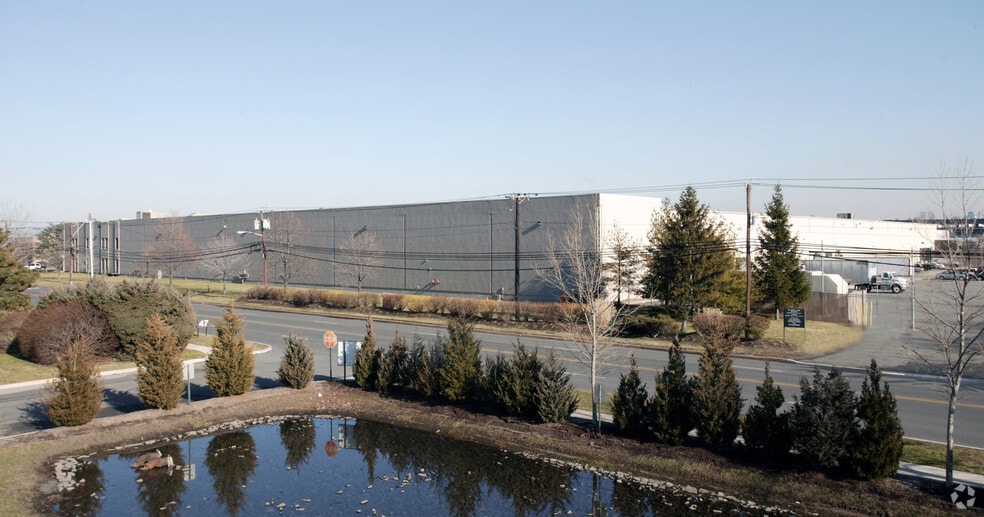 50 Hartz Way, Secaucus, NJ for lease - Building Photo - Image 2 of 4