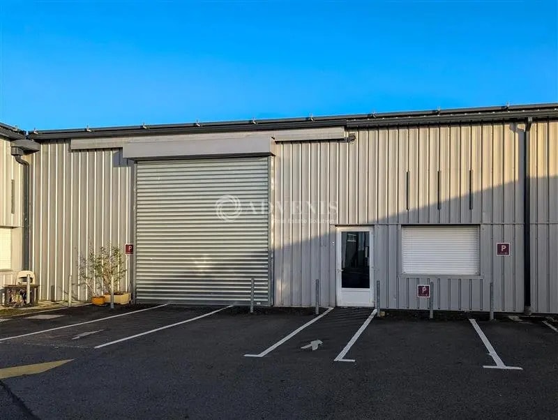 Flex in Saint-Malo for lease Building Photo- Image 1 of 5