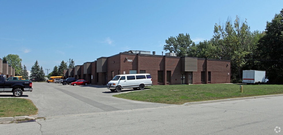 751 Mckay Rd, Pickering, ON for lease - Primary Photo - Image 1 of 2