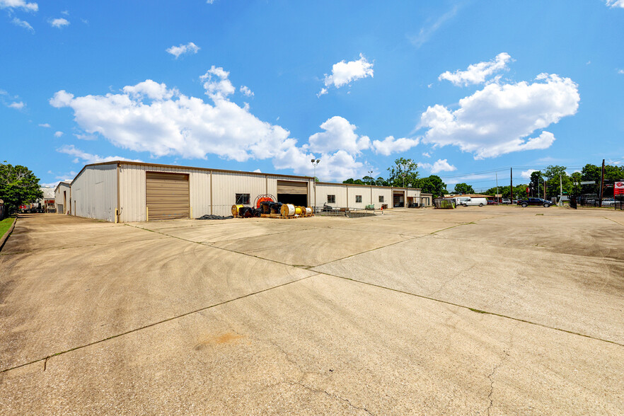 125 W Crosstimbers St, Houston, TX for lease - Building Photo - Image 2 of 10