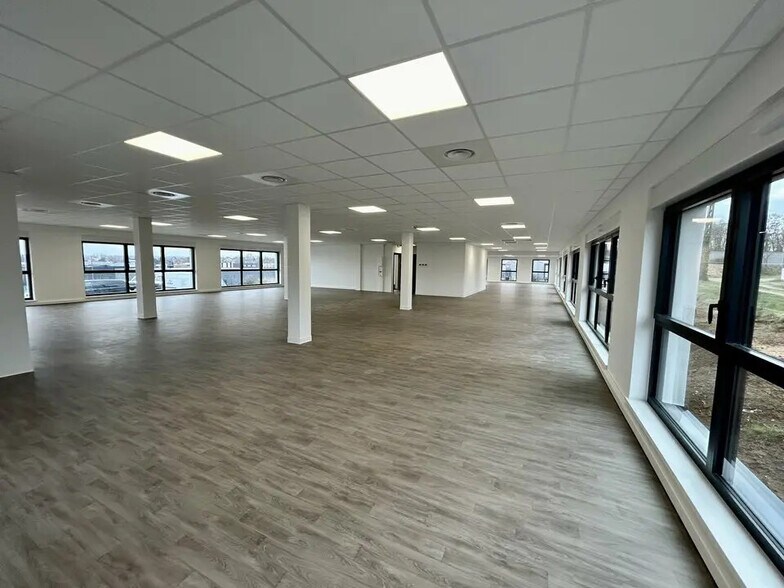 Office in Marly for lease - Building Photo - Image 3 of 13