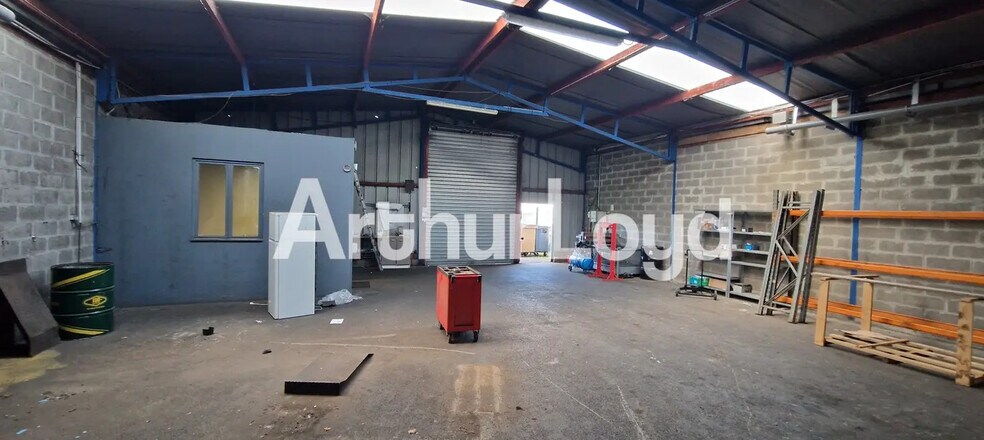 Flex in Ifs for lease - Interior Photo - Image 3 of 3