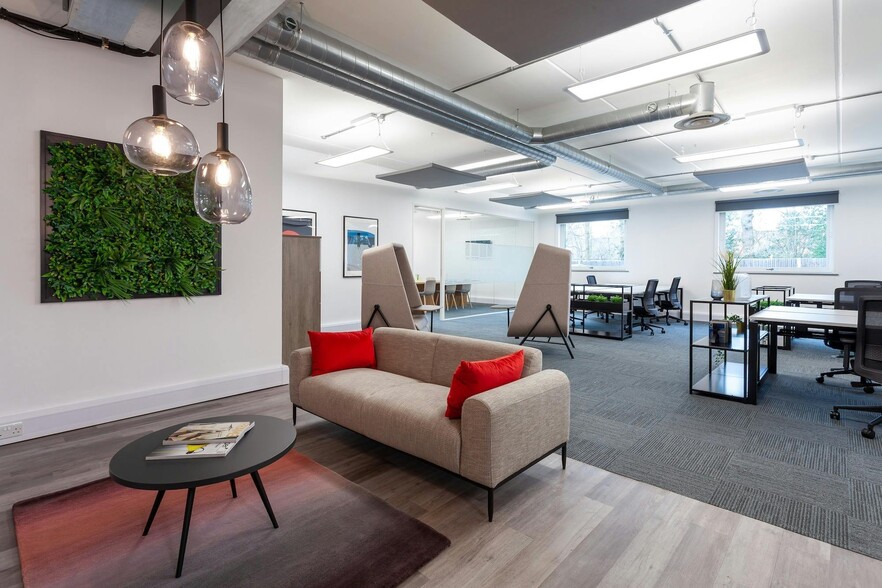 329 Doncastle Rd, Bracknell for lease - Interior Photo - Image 3 of 11