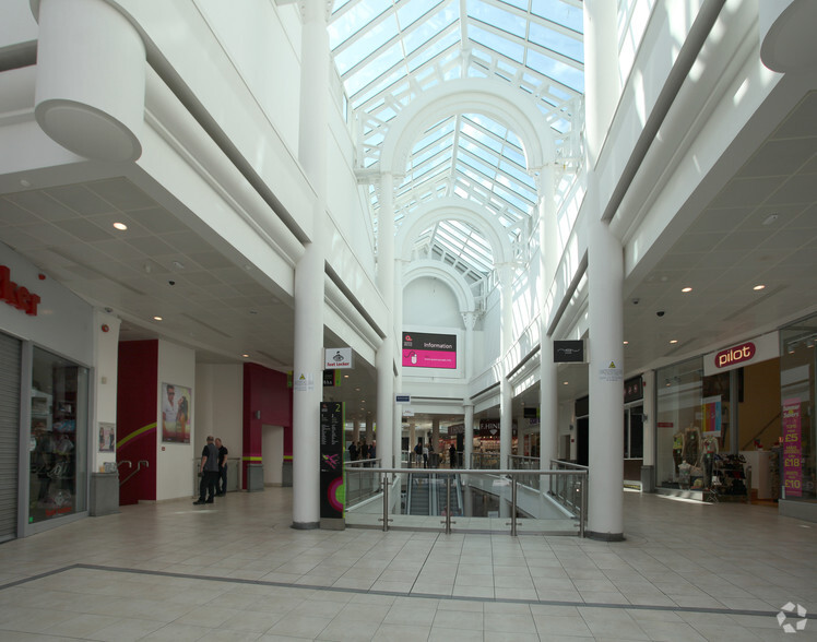 Queen St, Cardiff for lease - Interior Photo - Image 2 of 6