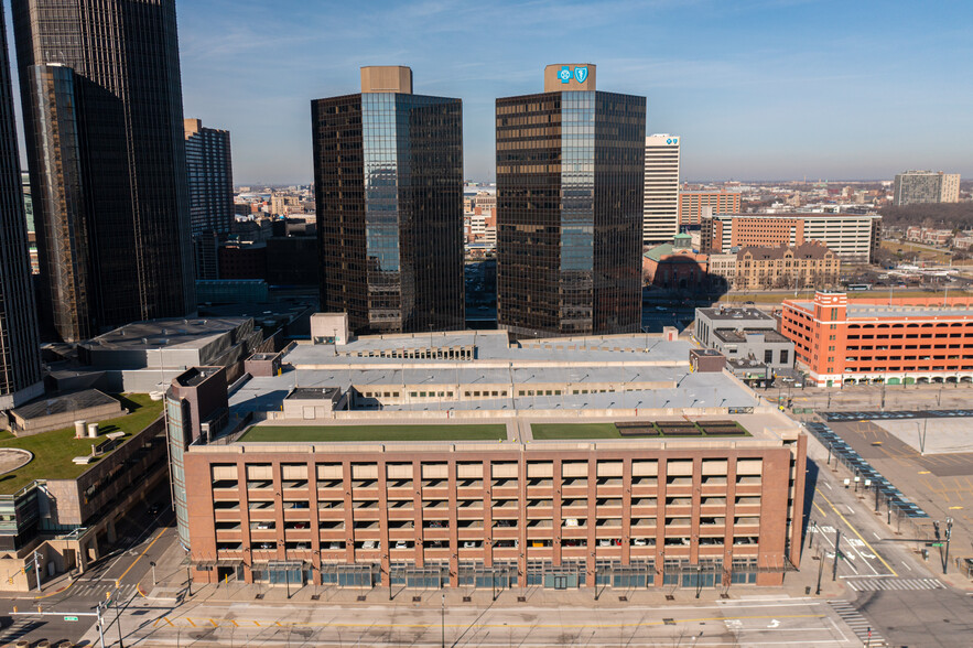 600 Renaissance Ctr, Detroit, MI for lease - Building Photo - Image 3 of 25