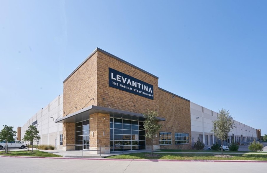 12121 N Stemmons Fwy, Dallas, TX for lease - Building Photo - Image 3 of 5