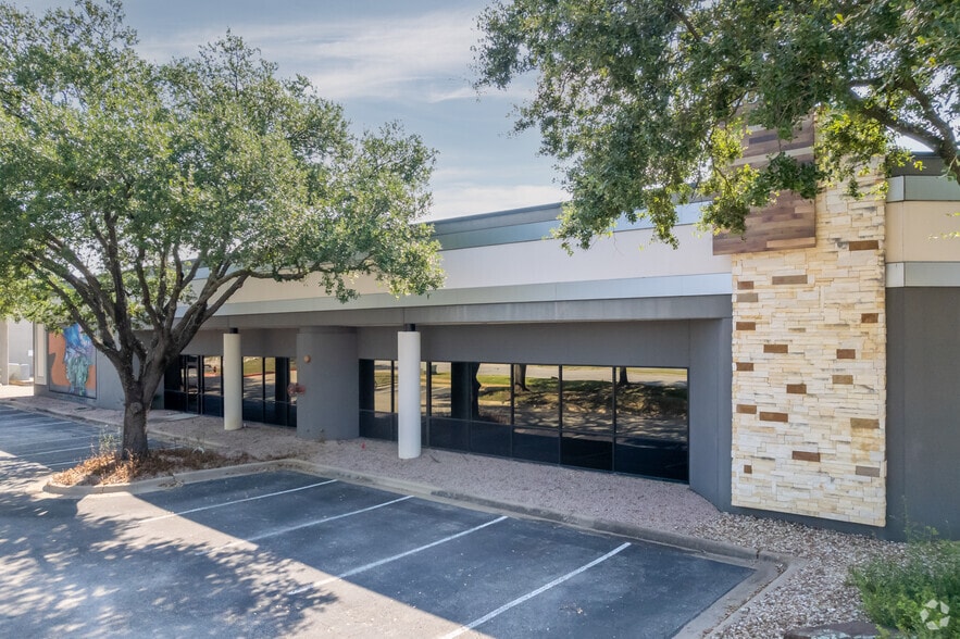 11009 Metric Blvd, Austin, TX for lease - Building Photo - Image 1 of 1
