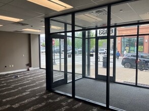 6023-6033 Broad St, Pittsburgh, PA for lease Interior Photo- Image 2 of 9