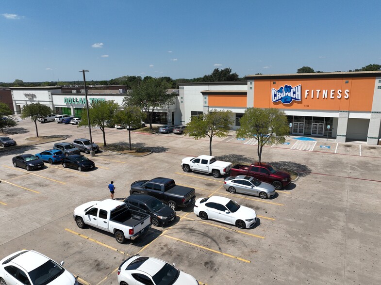 Sublett Corners Shopping Center portfolio of 3 properties for sale on LoopNet.com - Building Photo - Image 1 of 21