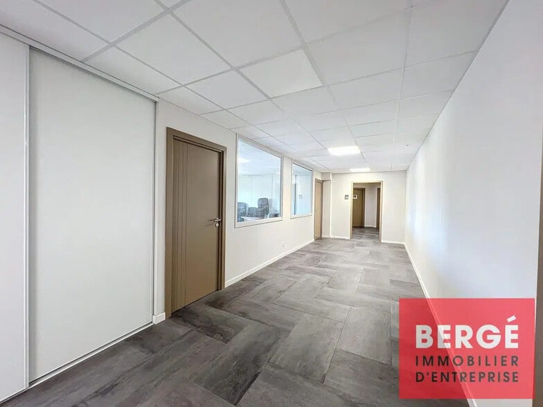 Office in Antibes for sale - Interior Photo - Image 3 of 4