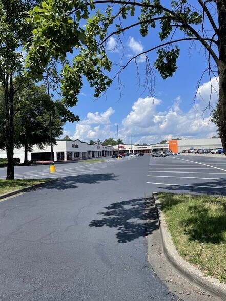 6140-A University Dr NW, Huntsville, AL for lease - Building Photo - Image 2 of 10