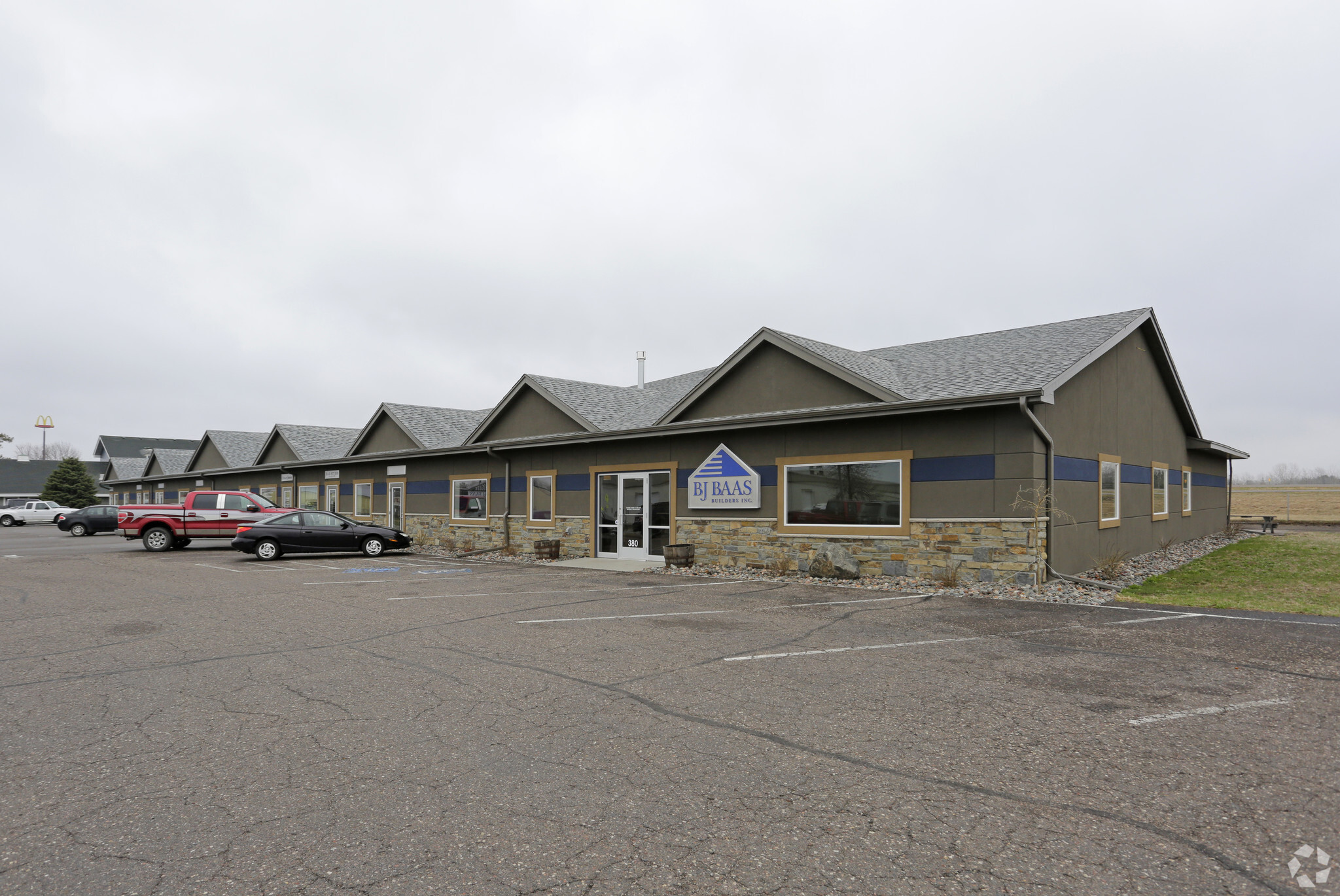 306-390 S Garfield St, Cambridge, MN for lease Primary Photo- Image 1 of 4