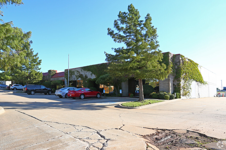 7700 N Hudson Ave, Oklahoma City, OK for lease - Primary Photo - Image 1 of 24