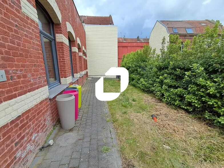 Office in Roubaix for lease - Building Photo - Image 2 of 10