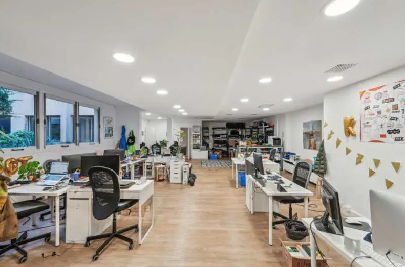 Office in Paris for lease Interior Photo- Image 1 of 12