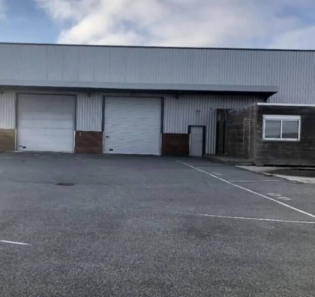 Flex in Mondouzil for lease - Building Photo - Image 3 of 4