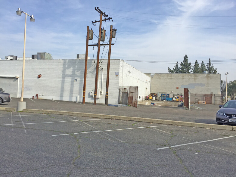 816-820 E Shields Ave, Fresno, CA for lease - Building Photo - Image 3 of 12