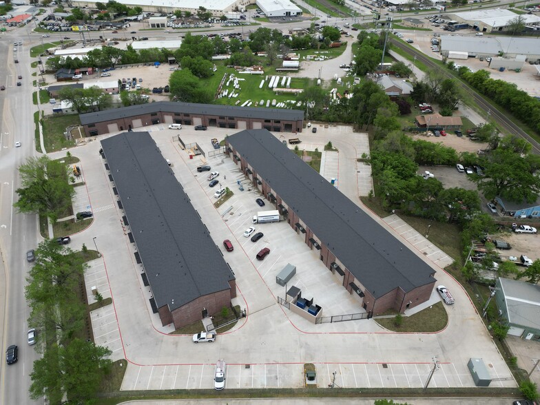 760 E Main St, Lewisville, TX for lease - Building Photo - Image 3 of 11