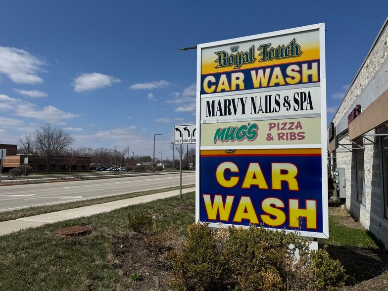 1691-1697 Weiland Rd, Buffalo Grove, IL for lease - Building Photo - Image 3 of 5