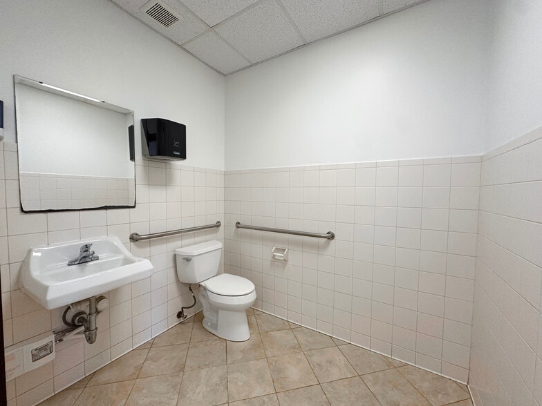 209 Industrial Park Dr, Cumming, GA for lease - Building Photo - Image 2 of 20