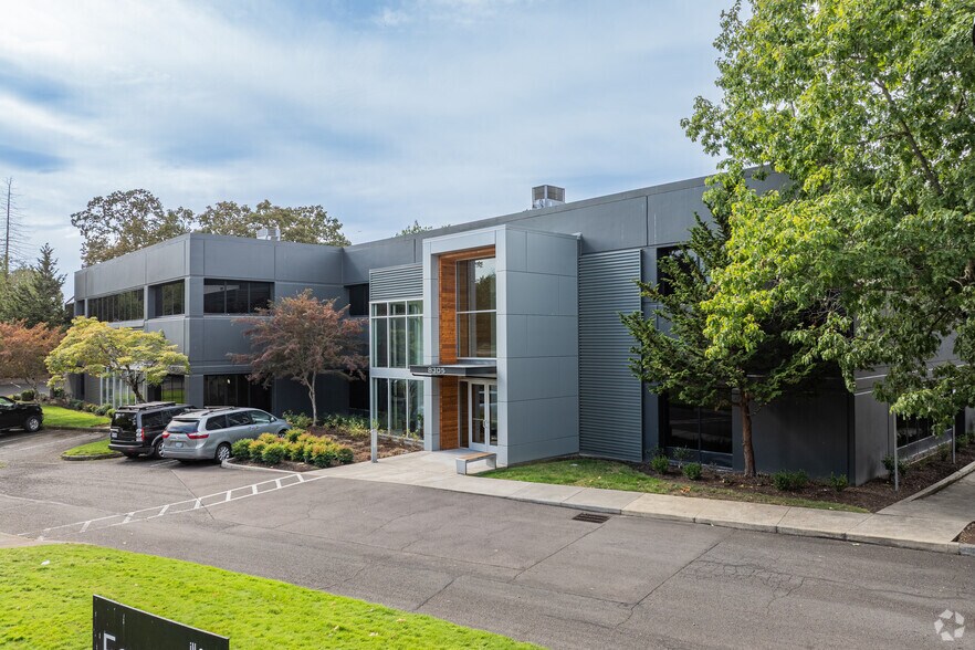 8305 SW Creekside Pl, Beaverton, OR for lease - Building Photo - Image 2 of 4
