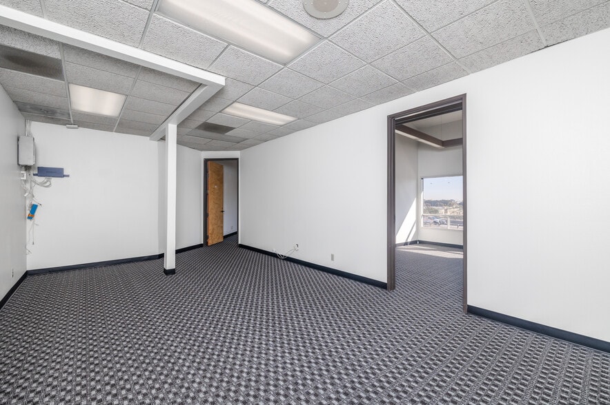 24404 S Vermont Ave, Harbor City, CA for lease - Matterport 3D Scan - Image 2 of 18