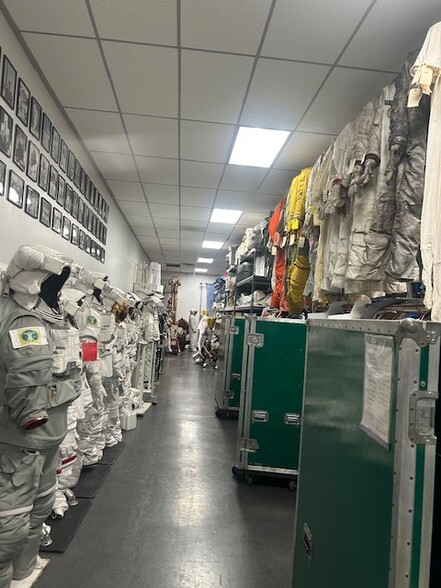 12424 Gladstone Ave, Sylmar, CA for lease - Building Photo - Image 3 of 15