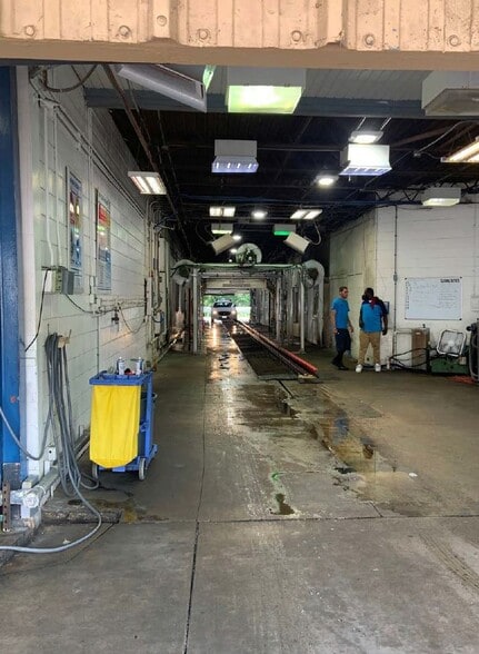 8304 Olive Blvd, Saint Louis, MO for sale - Building Photo - Image 2 of 3