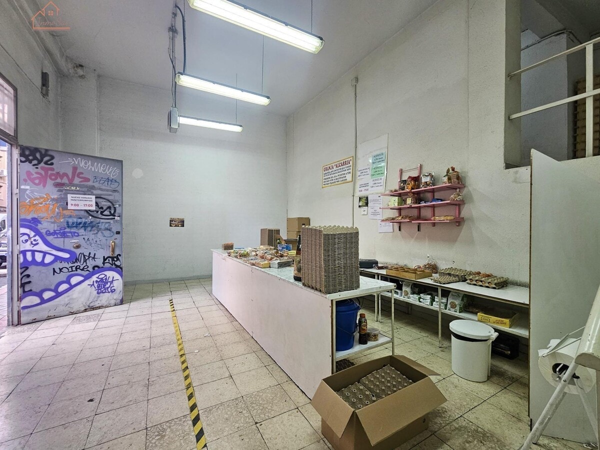 Madrid, MAD 28025 - Unit 1 -  - Interior Photo - Image 2 of 6