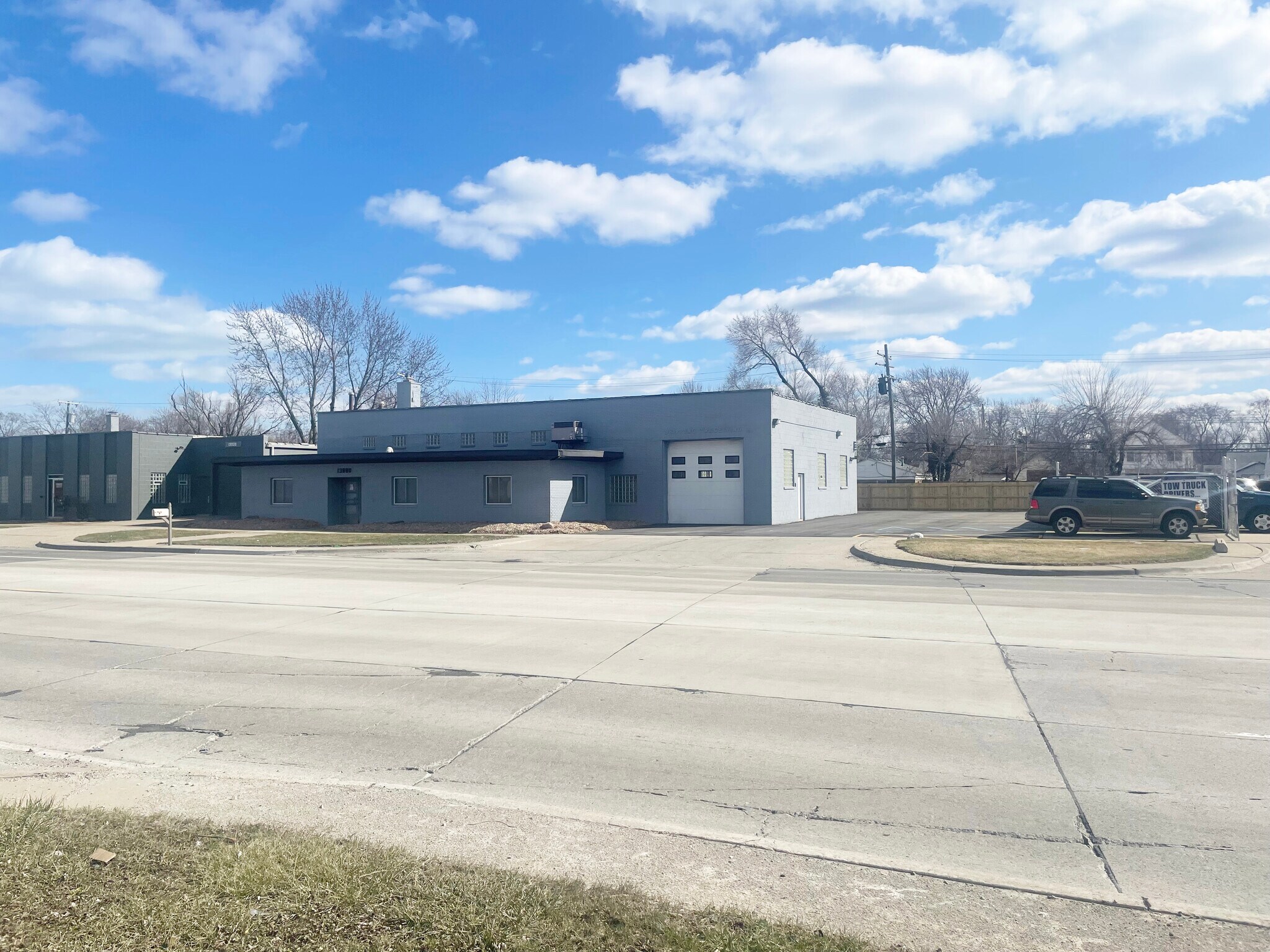 13880 E Nine Mile Rd, Warren, MI 48089