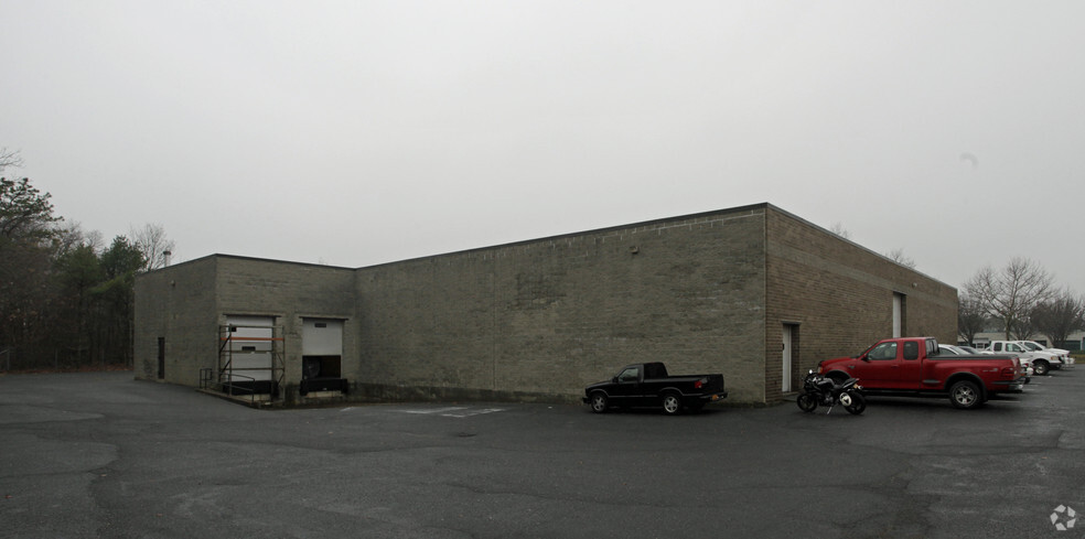 181-191 Remington Blvd, Ronkonkoma, NY for lease - Building Photo - Image 3 of 3