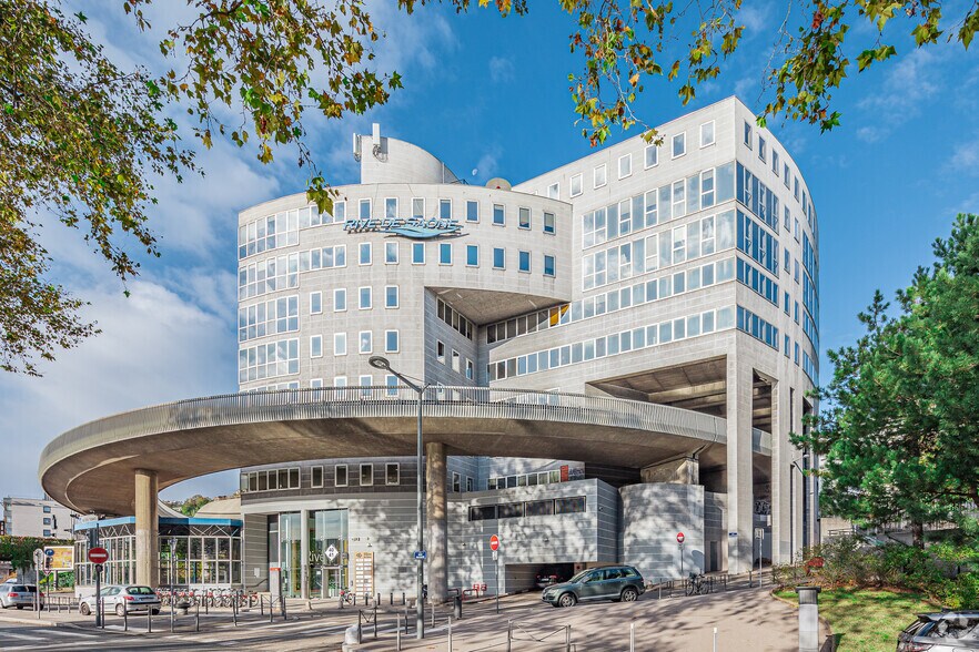 Office in Lyon for lease - Primary Photo - Image 1 of 4