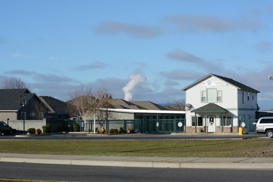 2018 Kingswood Dr Medford Or 97501 Self Storage Property For Climate Controlled Mini Storage