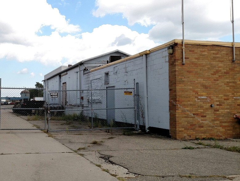 22718 Hoover Rd, Warren, MI for sale - Primary Photo - Image 1 of 1