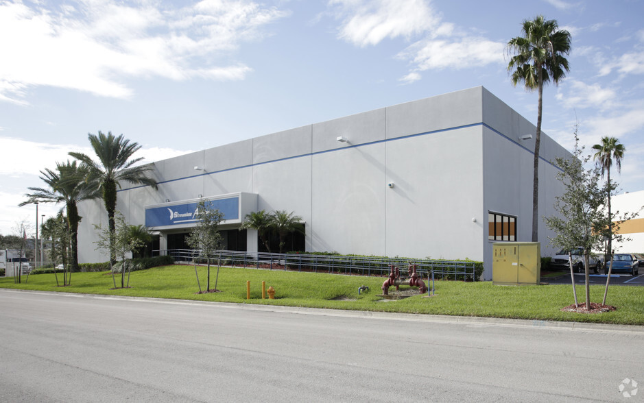 1950 NW 88th Ct, Miami, FL for lease - Primary Photo - Image 1 of 5