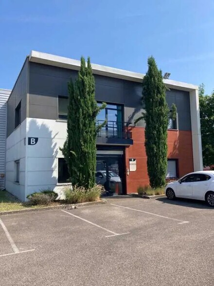 Office in Décines-Charpieu for lease - Building Photo - Image 2 of 20