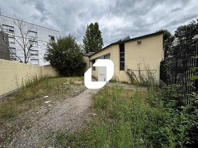 Office in Évry-Courcouronnes for lease - Building Photo - Image 2 of 12