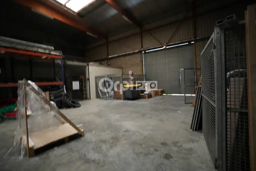 Flex in Quetigny for sale - Building Photo - Image 2 of 9